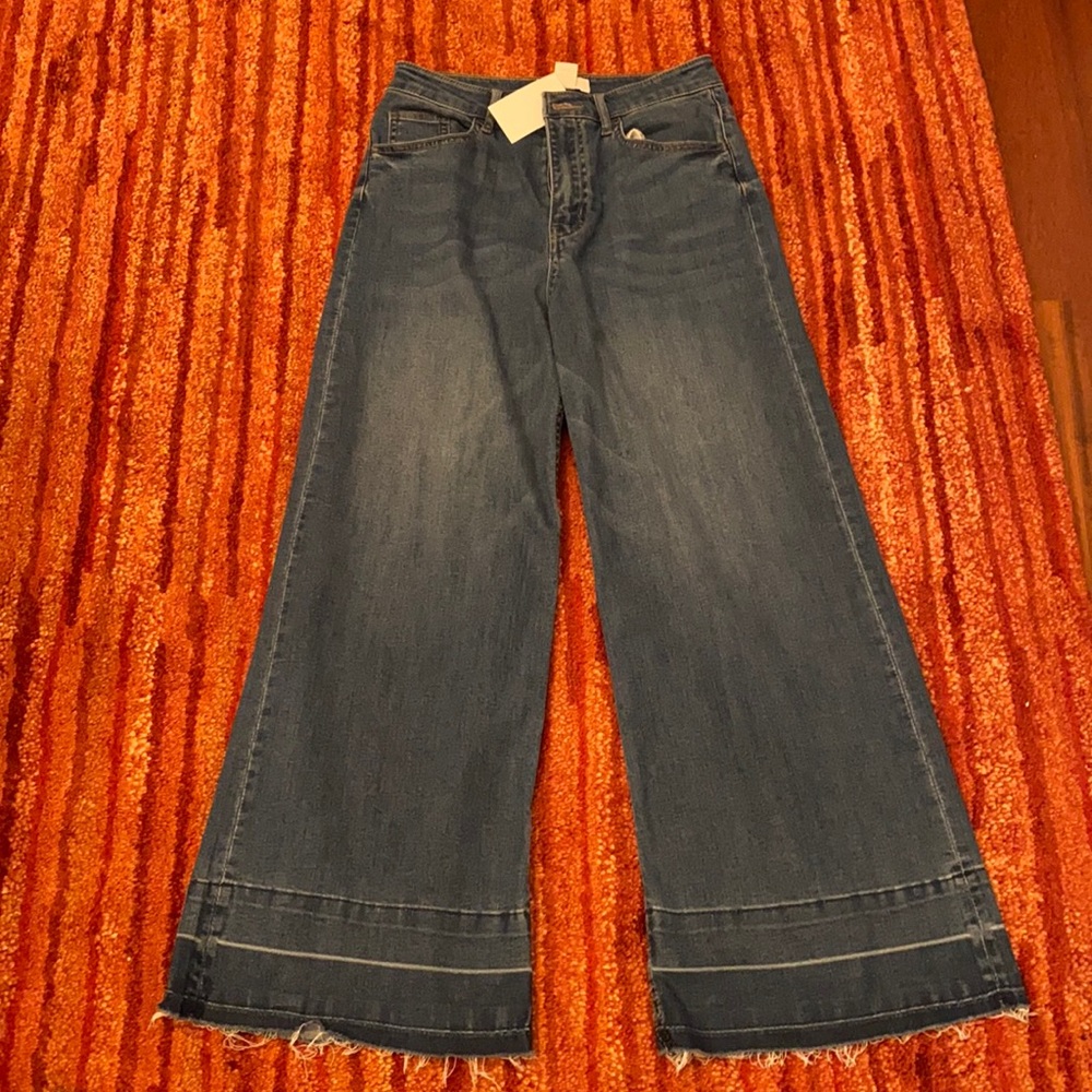 NWT H&M wide legged jeans distressed hem sz 4